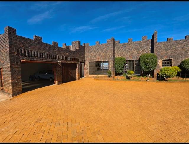 4 BEDROOM HOUSE FOR SALE IN BASSONIA
